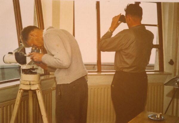 Vuurtorenwachters op de toren. ca 1960